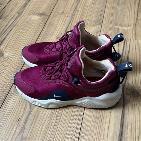 🎉FINAL CALL 🎉 Nike hurache sneakers - Picture 2 of 6